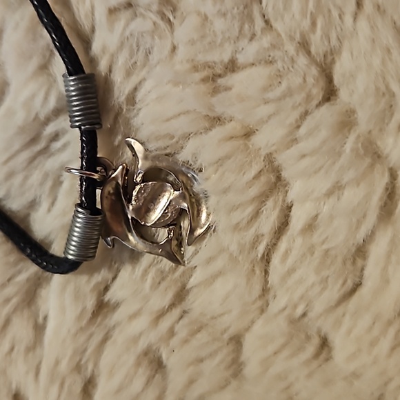 #0088 Dolphins with ying and yang sign necklace - Picture 4 of 4